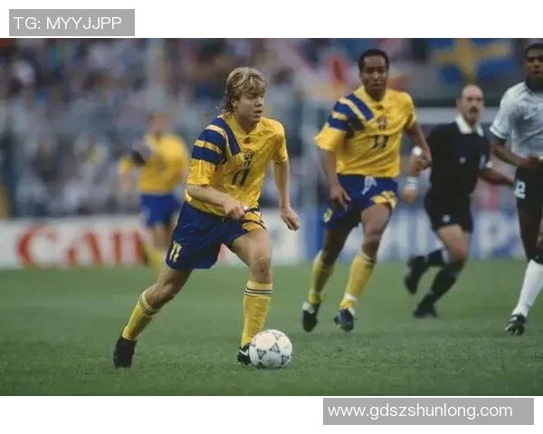 细数那些被誉为绿茵场上传奇巨星的足球星美称与背后故事