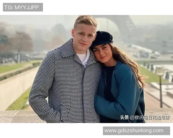 球星与女友的爱情故事揭秘 足球场内外的甜蜜瞬间与成长之路